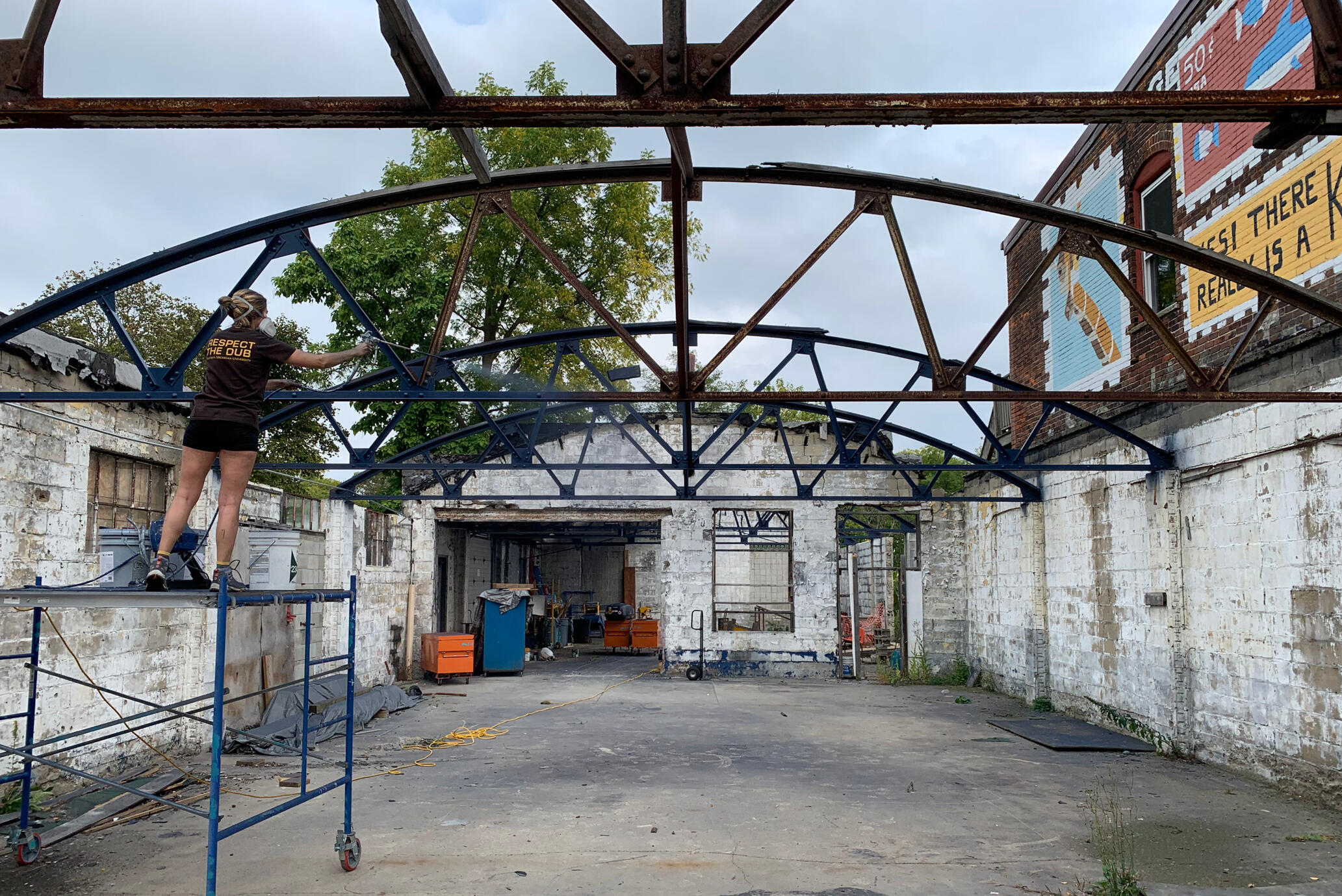 Painting the trusses at 718